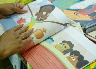 Bienal nas Escolas entra em clima de Copa para estimular leitura no RJ Bienal nas Escolas entra em clima de Copa para estimular leitura no RJ