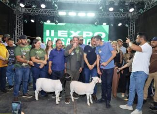 Pátio de eventos lotado marca 3 noite da II Expo Casa Inova e reforça força do desenvolvimento de Casa Nova Pátio de eventos lotado marca 3 noite da II Expo Casa Inova e reforça força do desenvolvimento de Casa Nova