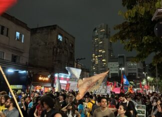 Estudantes protestam contra cortes nas universidades de SP Estudantes protestam contra cortes nas universidades de SP