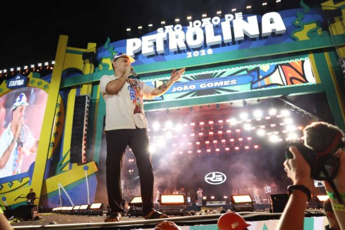 João Gomes coloca multidão para dançar e celebra a força da nova geração do forró no São João de Petrolina