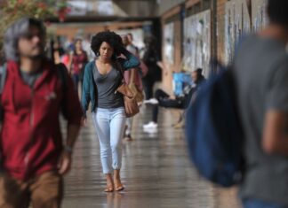 Mais da metade dos graduandos já abdicaram de estudos para cuidar de f Mais da metade dos graduandos já abdicaram de estudos para cuidar de f