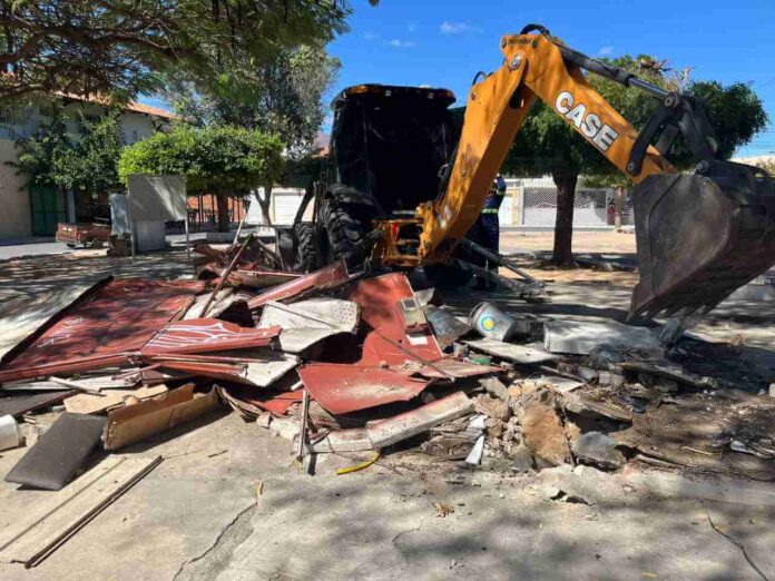 Ação do Petrolina + Limpa recolhe 400 kg de ferro Ação do Petrolina + Limpa recolhe 400 kg de ferro e reforça ordenamento urbano no bairro Areia Branca
